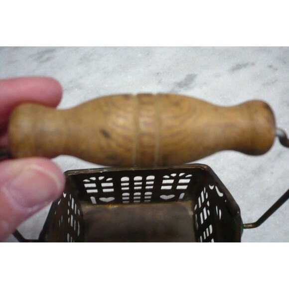 Vtg? Granny Chic Cottage Core Metal House Basket Green Red Wooden Handle Hearts - Picture 8 of 13